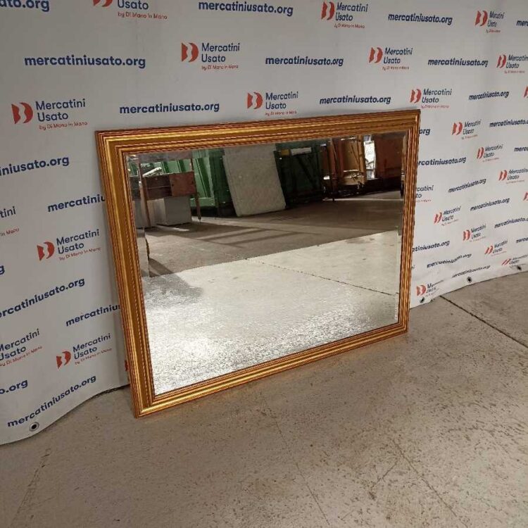 Grande Specchio con cornice dorata