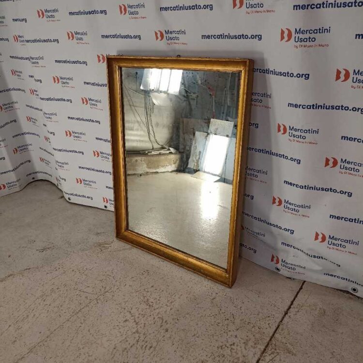 Specchio in legno dorato
