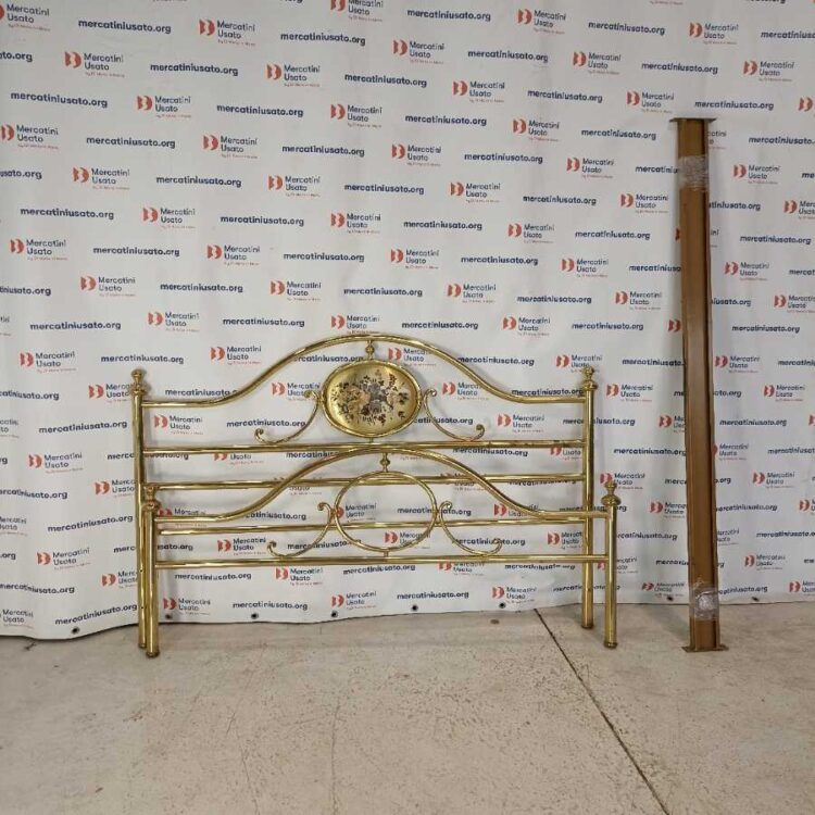 Letto matrimoniale in ottone con decoro