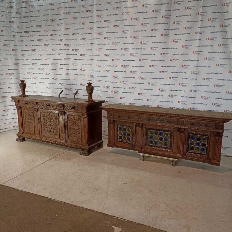 Credenza a doppio corpo Neorinascimento primi 900