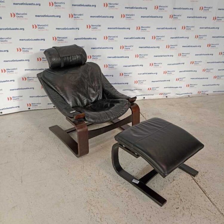 Poltrona Kroken Scandinava Vintage con pouf