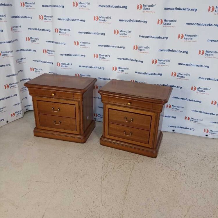 Coppia Comodini in stile