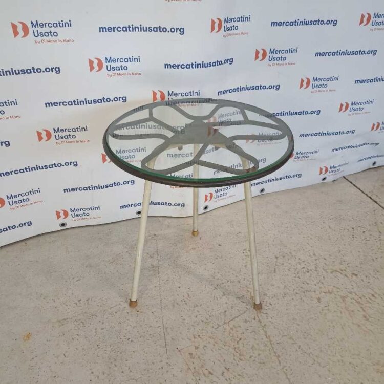 Tavolino in ferro con piano in vetro