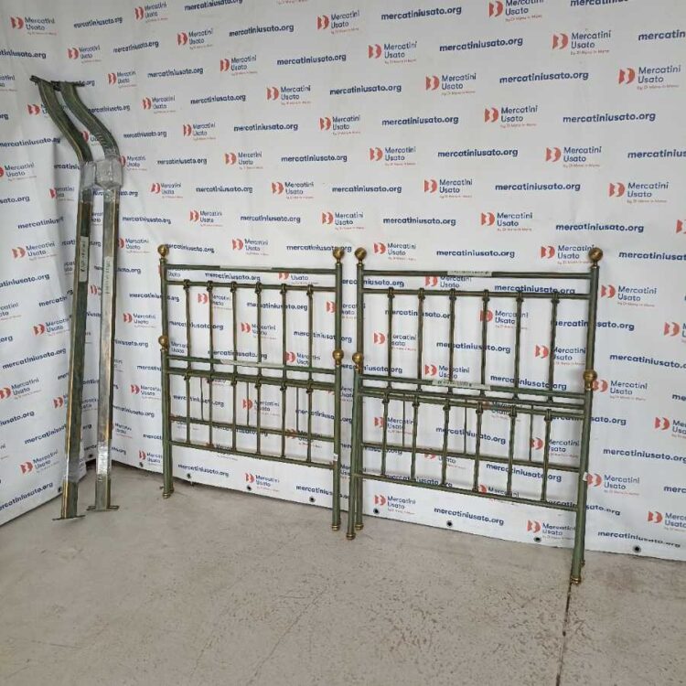 Coppia di letti in ferro laccato