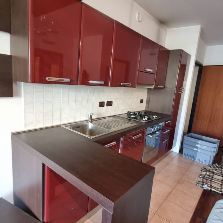 Cucina completa con penisola