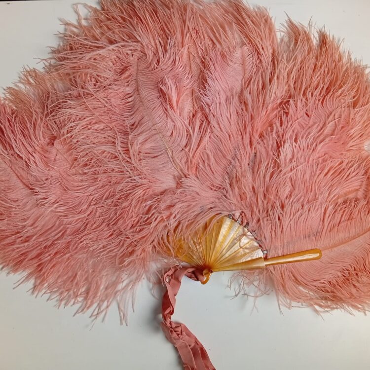 Enorme ventaglio piume di struzzo Rosa e Bachelite