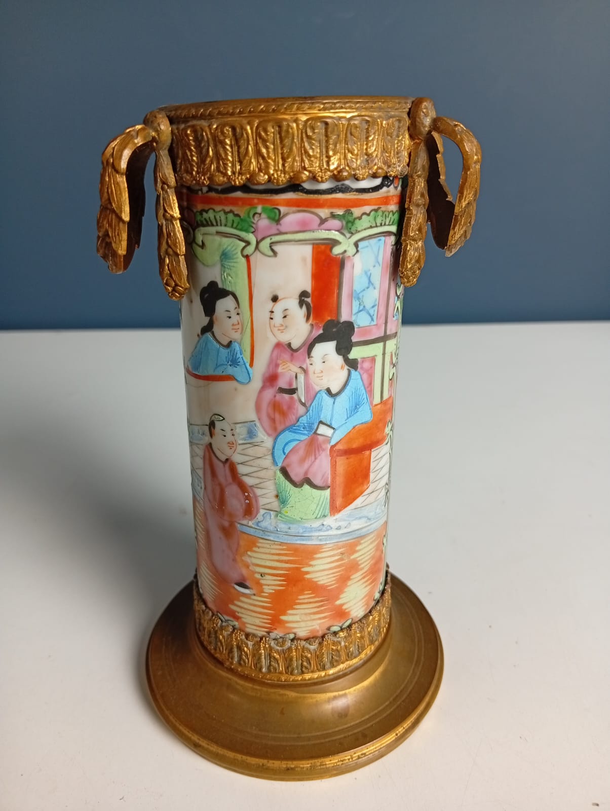 Vaso in porcellana montato su bronzi dorati - immagine 3