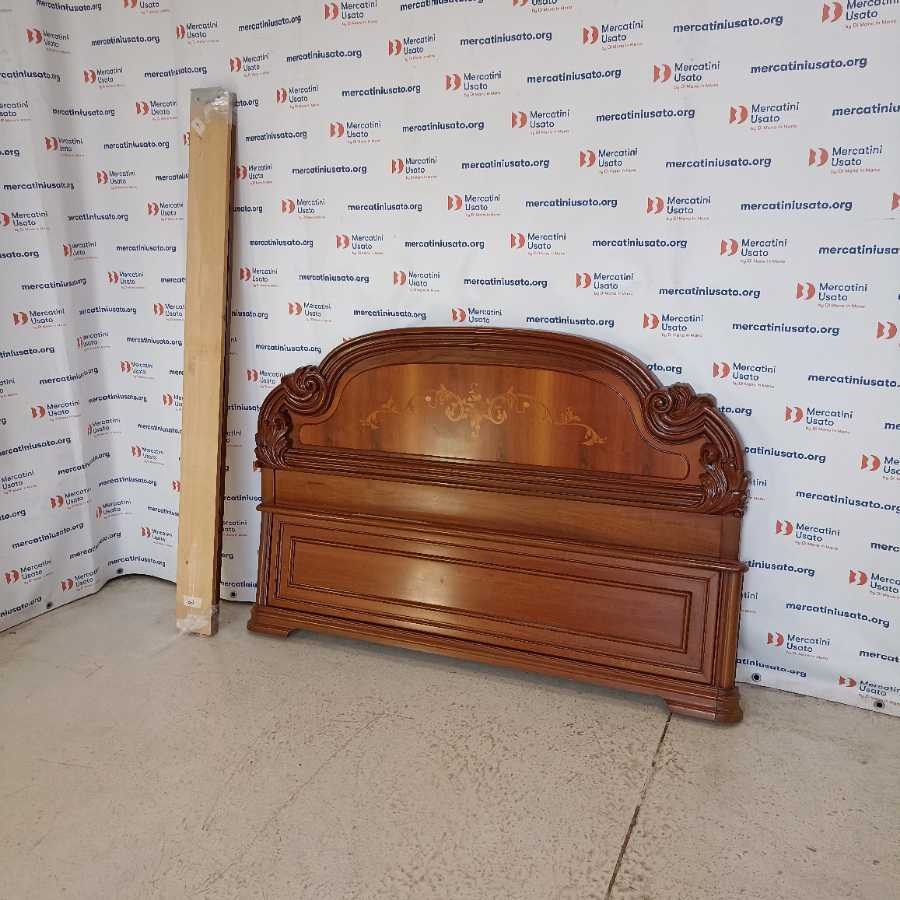 Letto matrimoniale in stile