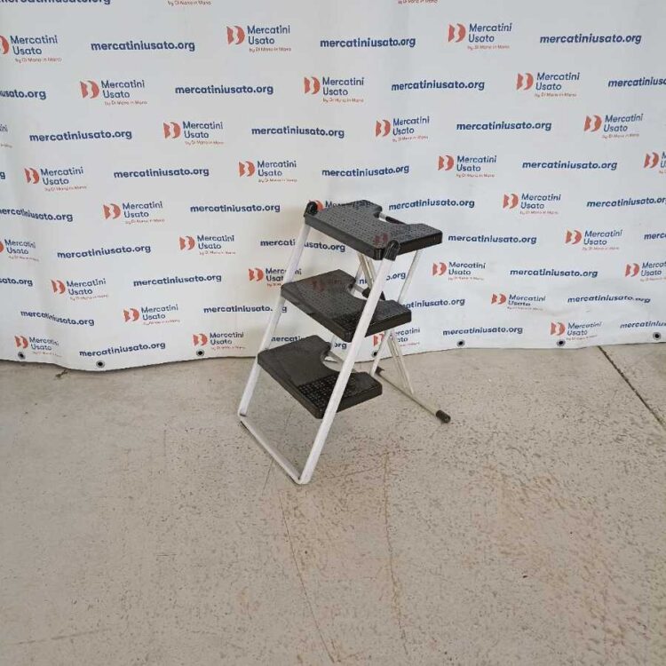 Scaletta Step Design Van Onck per Magis