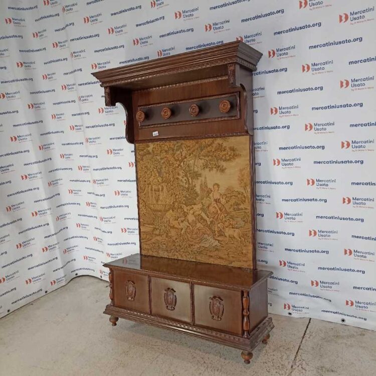 Appendiabiti con cassapanca in stile