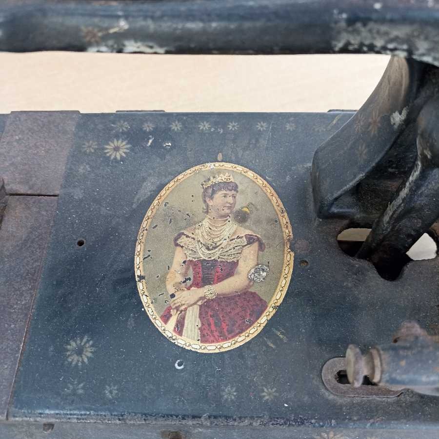 Macchina Da Cucire Regina Margherita Fine'800 - immagine 3