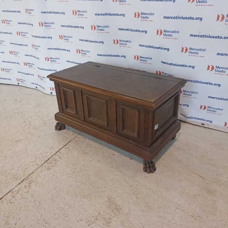 Cassapanca con piedi Ferini in stile