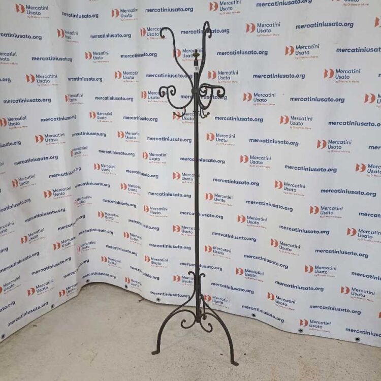 Appendiabiti tripode in ferro battuto