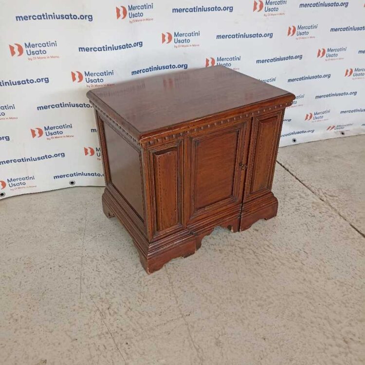 Mobiletto con vano segreto