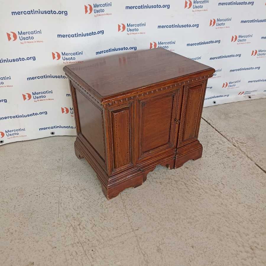 Mobiletto con vano segreto