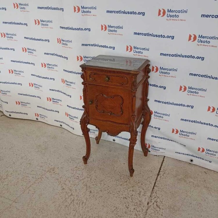 Comodino in stile Luigi XV prima metà 900