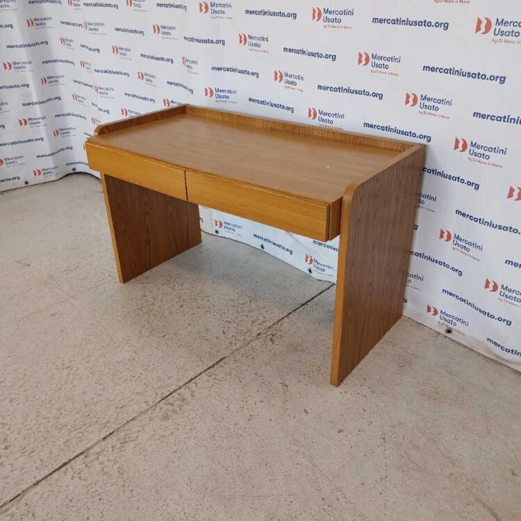 Scrivania con 2 cassetti