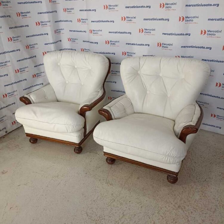 Coppia Poltrone stile Chesterfield
