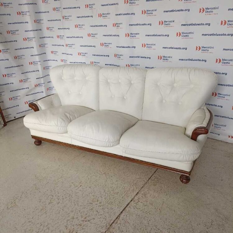 Divano 3 posti stile Chesterfield