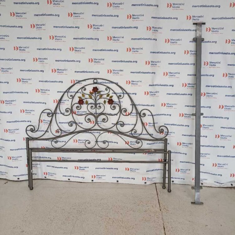 Letto matrimoniale in ferro decorato
