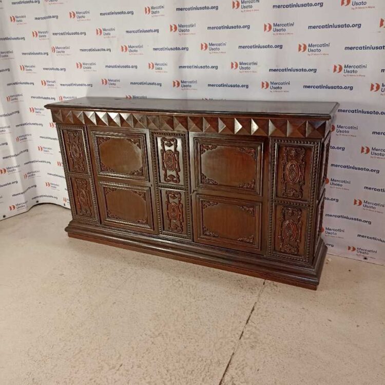 Credenza in stile Rinascimentale metà 900