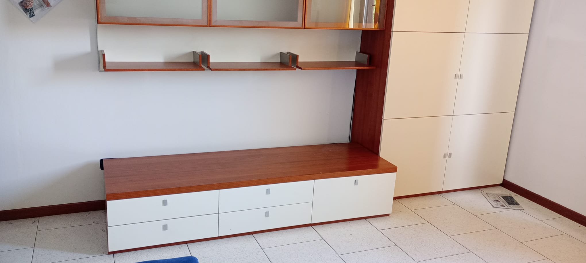 Mobile Sala Moderno con vetrine