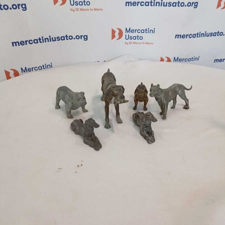 Gruppo Di 6 Cani In Metallo