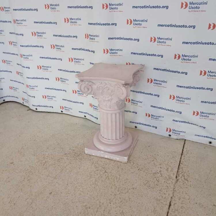 Colonna Portavasi in stile Classico