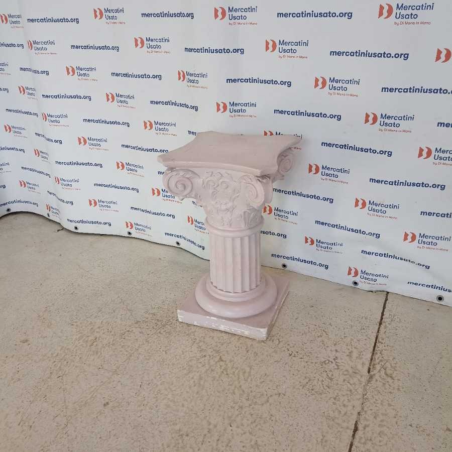 Colonna Portavasi in stile Classico