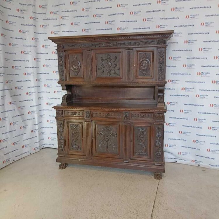 Credenza a doppio corpo stile Neorinascimento