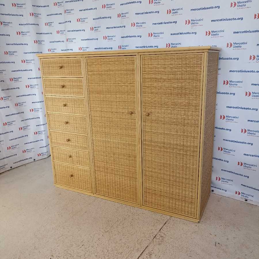 Armadio Vintage rivestito in midollino