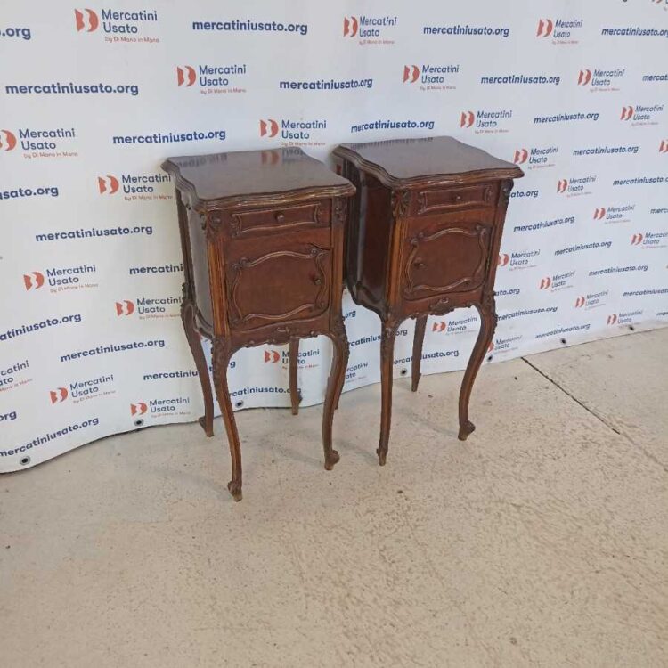 Coppia Comodini alti stile Luigi XV