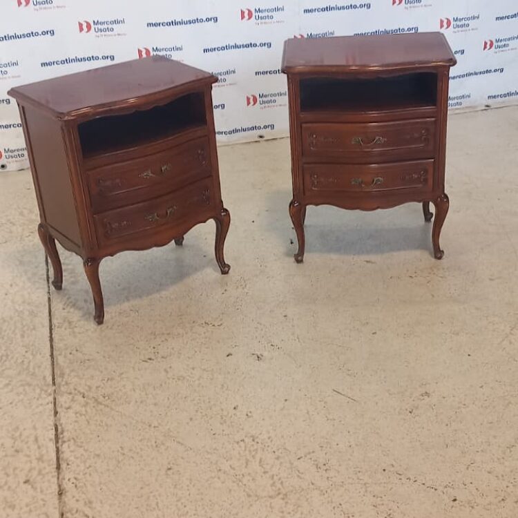 Comodini in Noce Americano Stile Chippendale