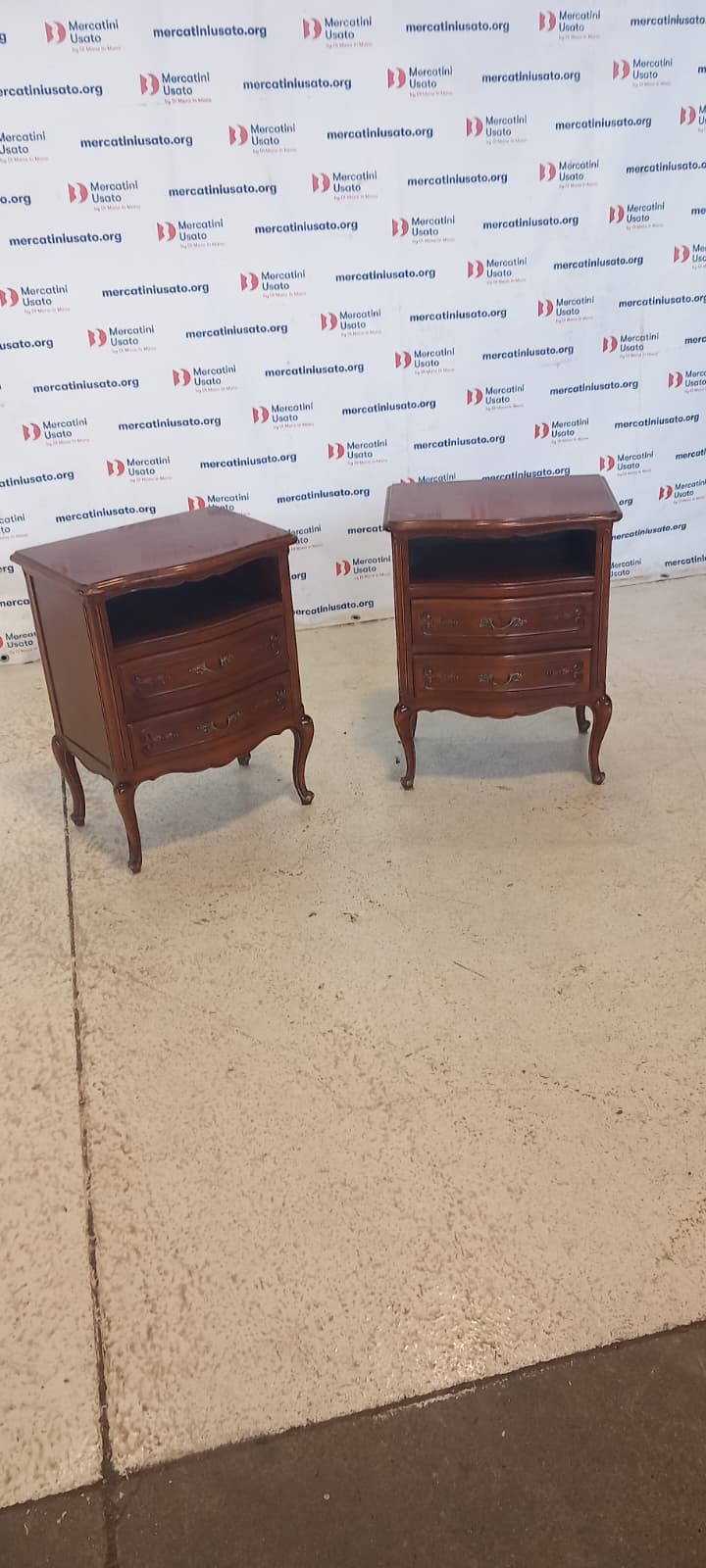 Comodini in Noce Americano Stile Chippendale