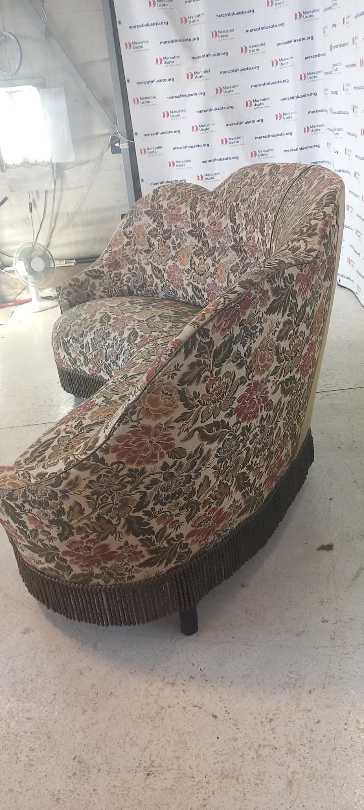 Arredo Salotto: Divano a Fagiolo in Noce - immagine 3
