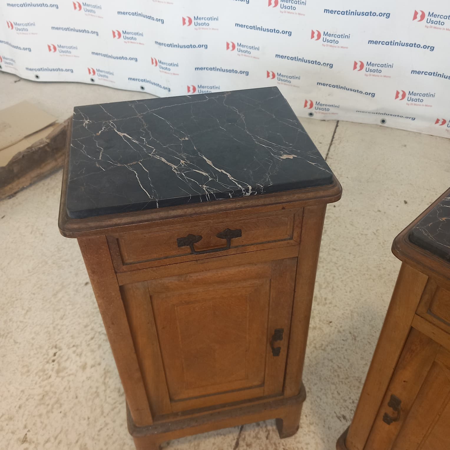 Coppia di Comodini Liberty con Piano in Marmo - immagine 4