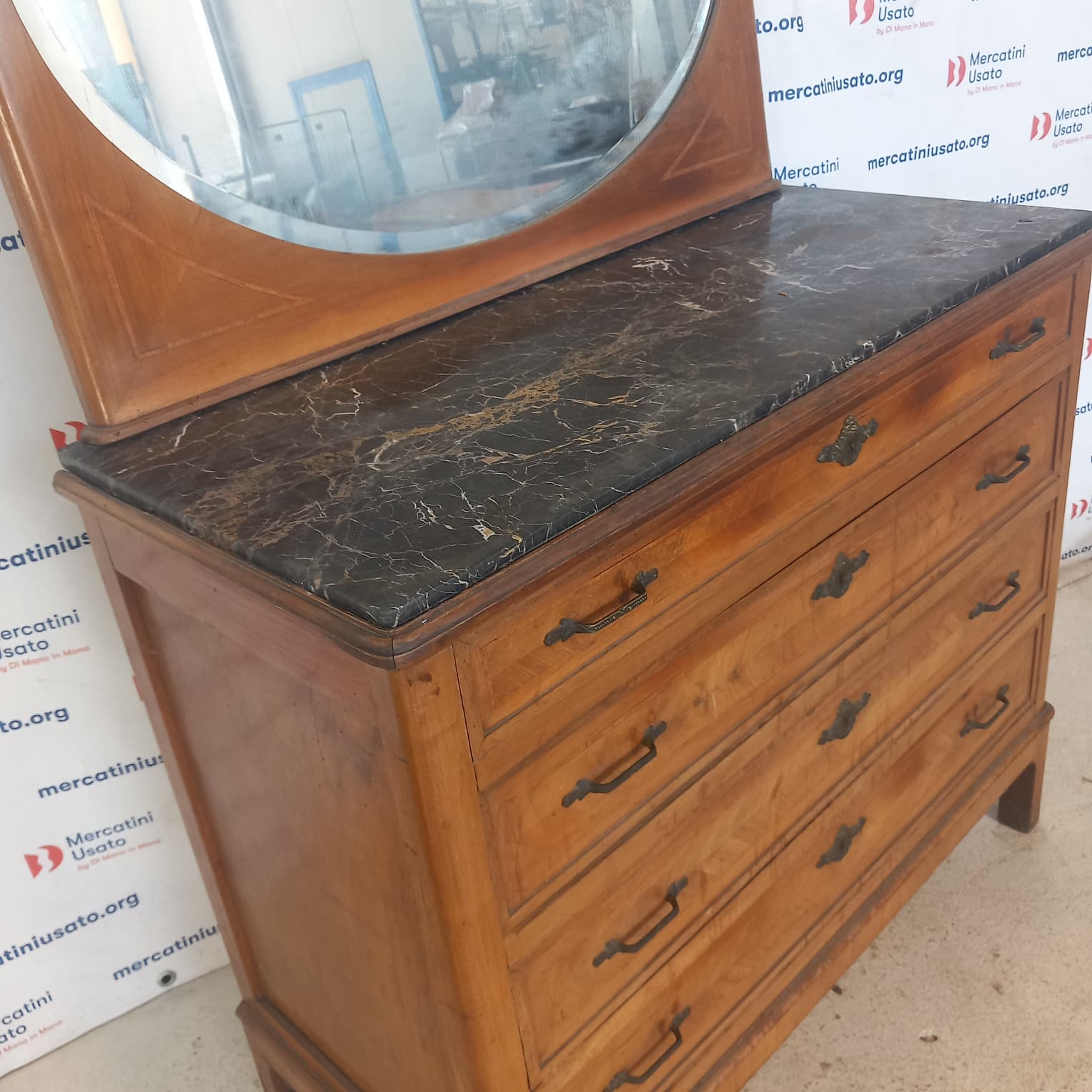 Cassettone Antico in Legno con Specchio Ovale - immagine 2