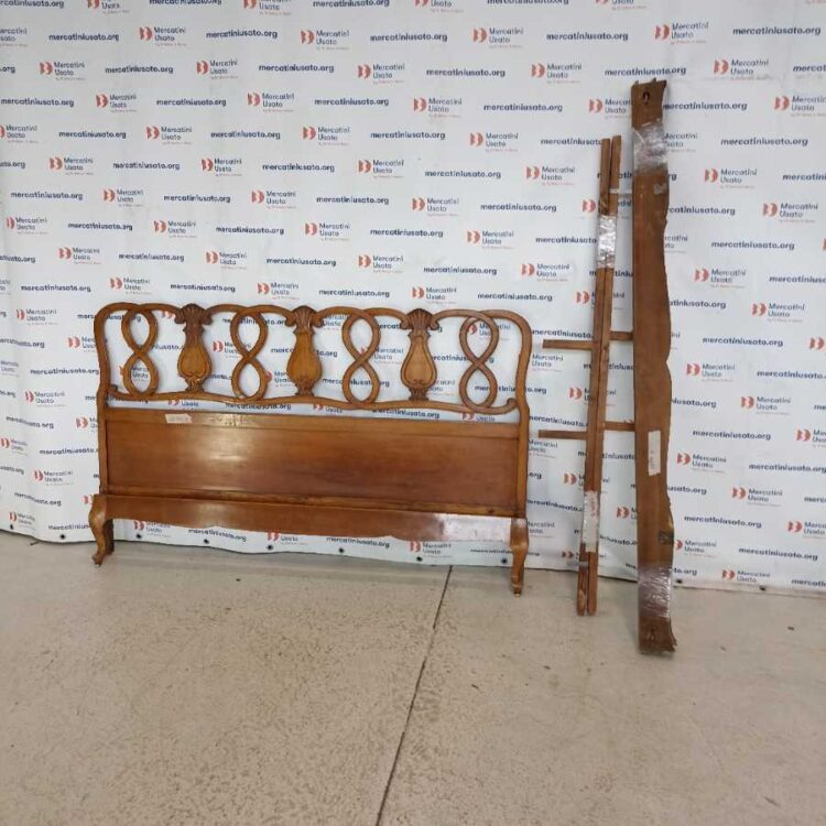 Letto Rustico in legno intagliato
