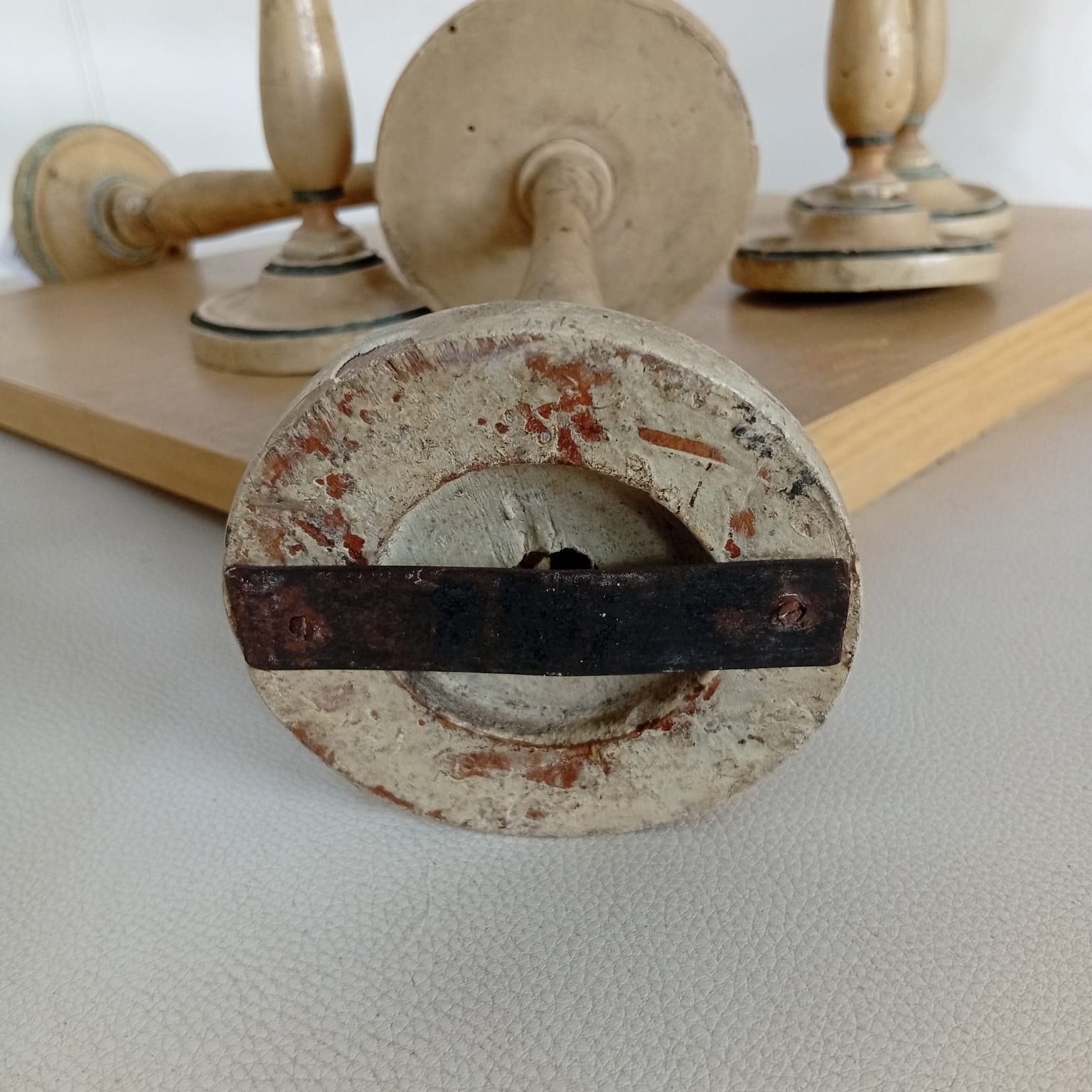 Gruppo Di 6 Cappelliere In Legno Tornito - immagine 6