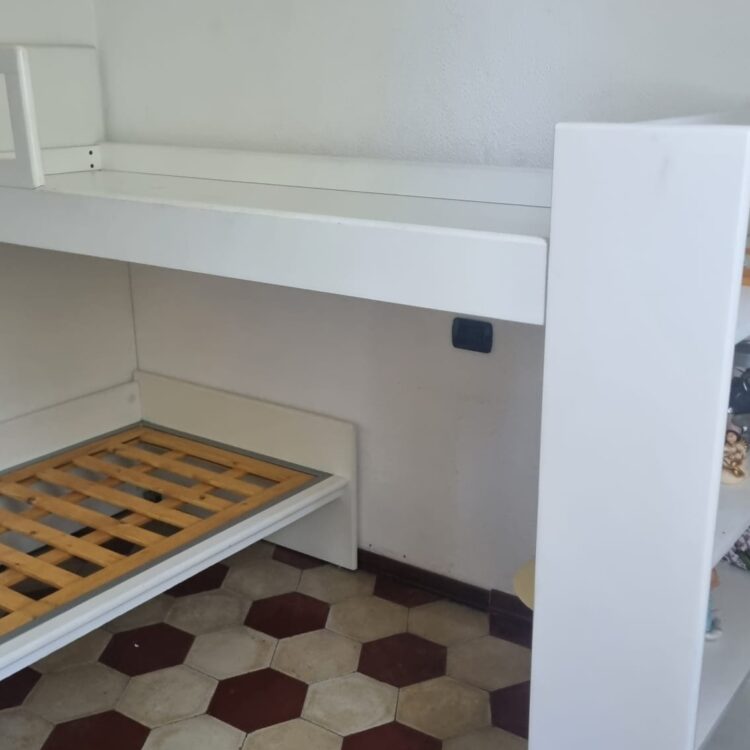 Letto a Castello bianco con libreria