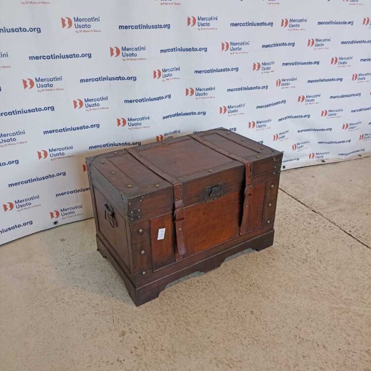 Baule Borchiato Vintage