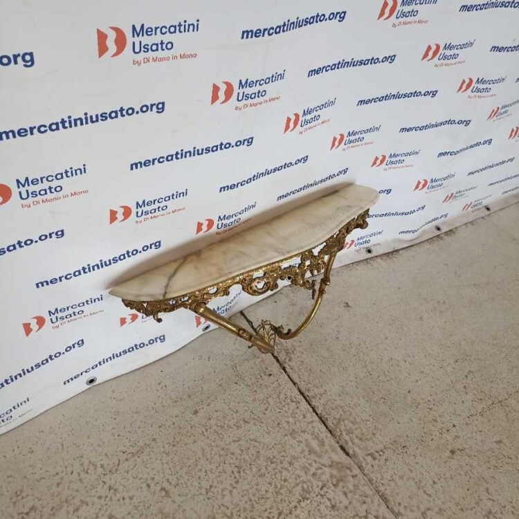 Consolle dorata da parete in stile