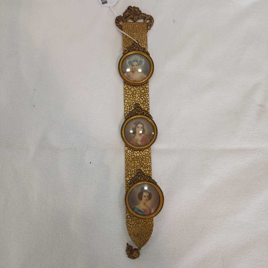 Tre Cornicette Rotonde In Bronzo Dorato Con Damine - immagine 3