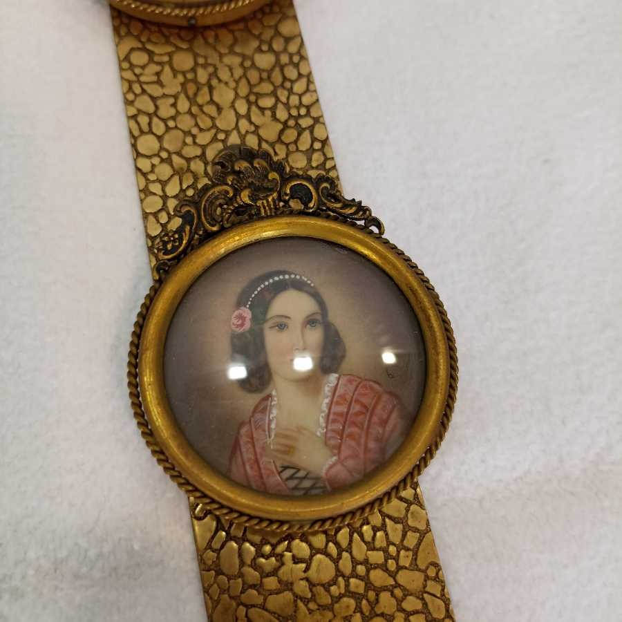 Tre Cornicette Rotonde In Bronzo Dorato Con Damine - immagine 5