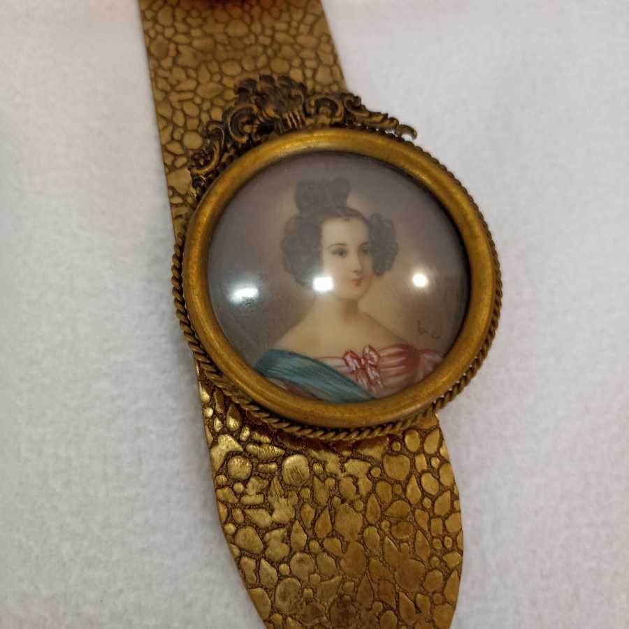 Tre Cornicette Rotonde In Bronzo Dorato Con Damine - immagine 6