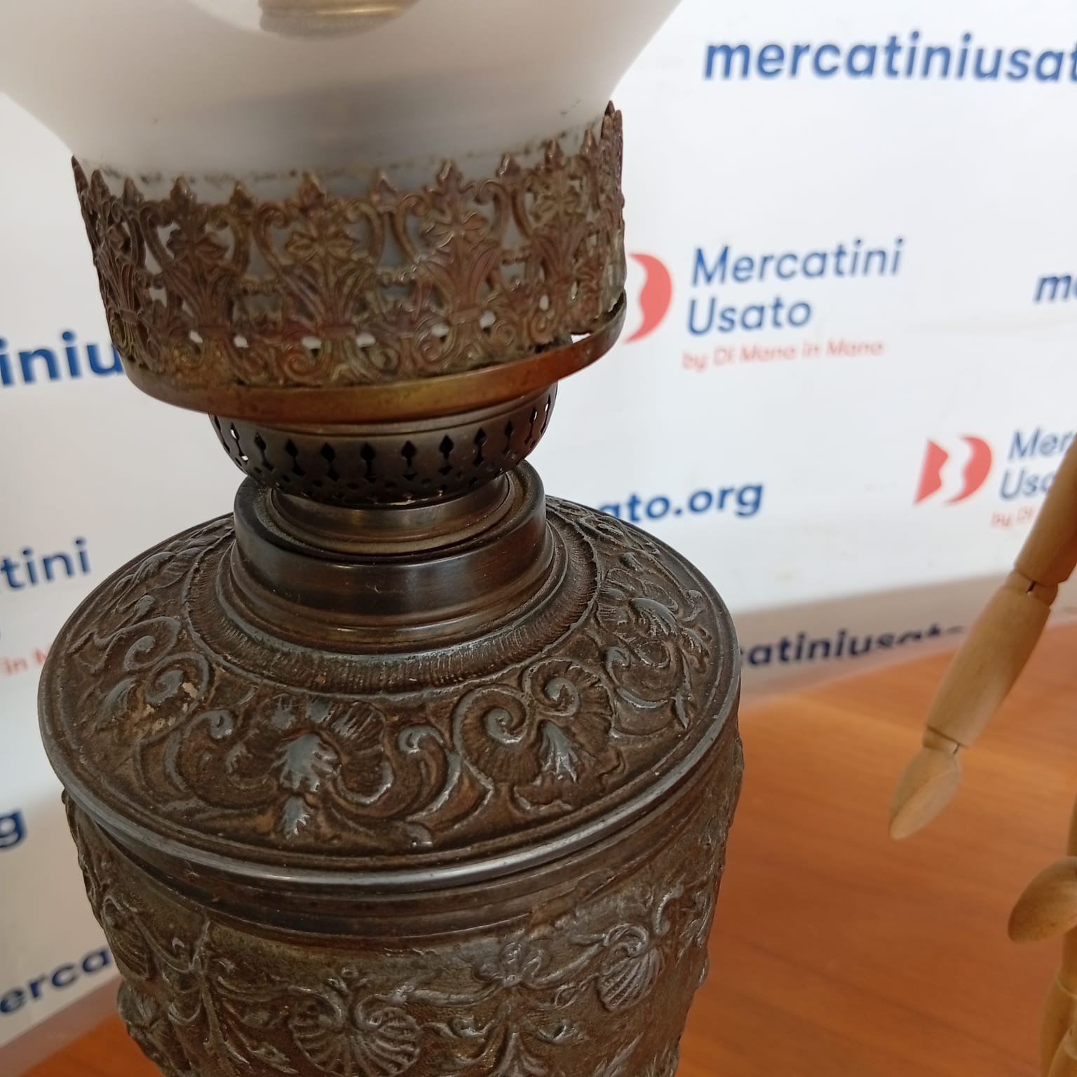 Lampada Ad Olio In Metallo Sbalzato - immagine 4